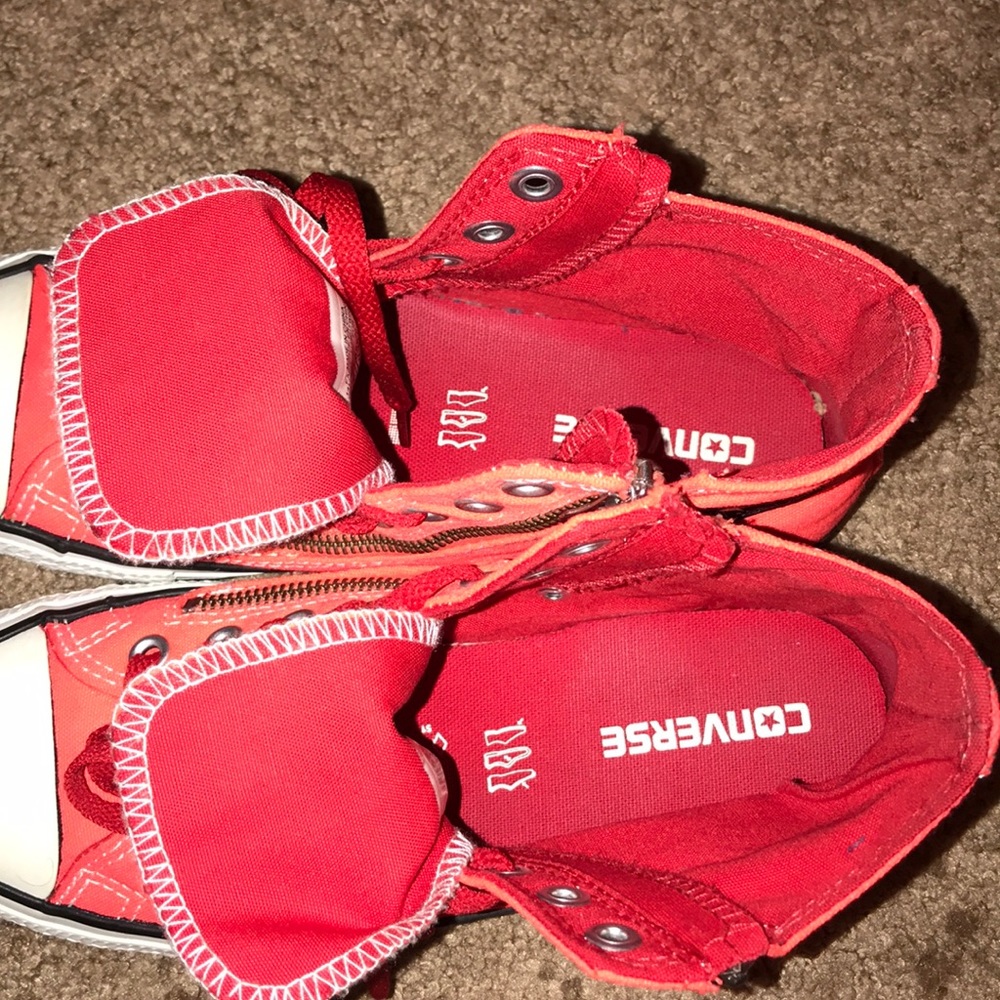 Red converse - Picture 5 of 7